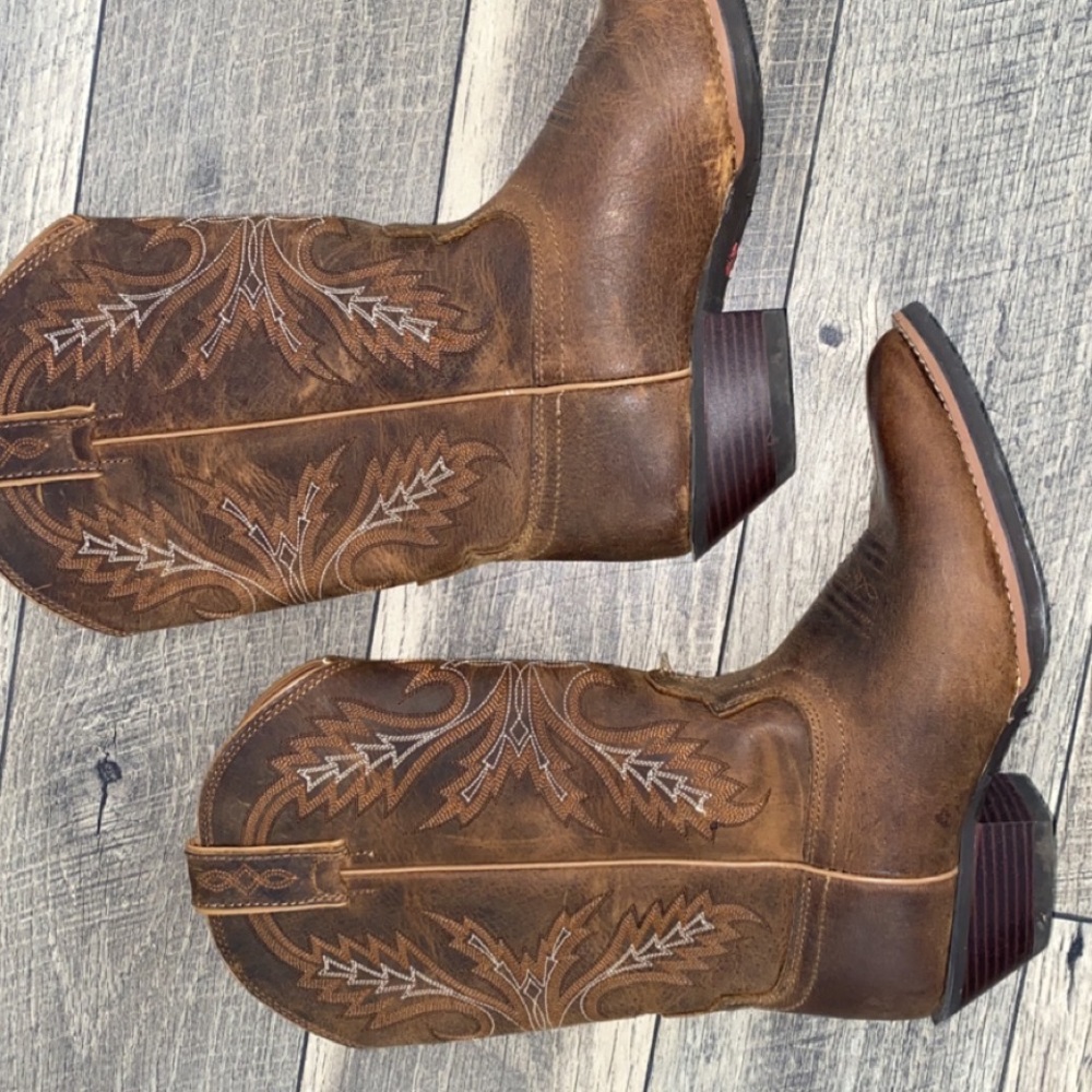 Justin cowboy boots size 9.5
